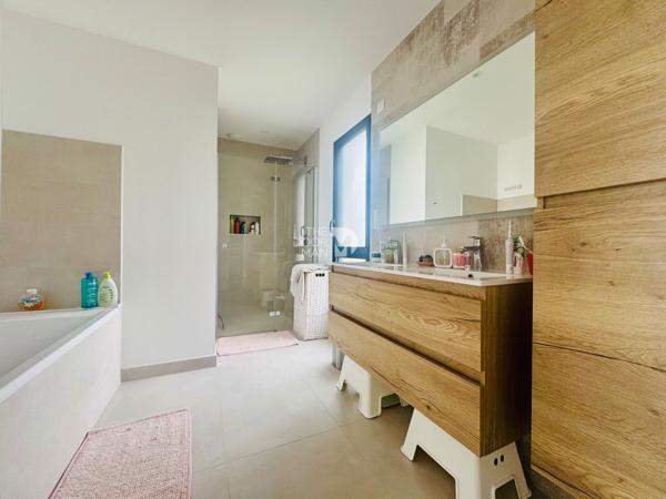 Maison - Vendu - 214 m² - CHANGE | The Door Man
