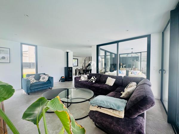 Maison - Vendu - 214 m² - CHANGE | The Door Man