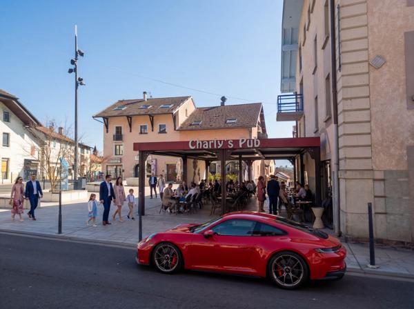 Commerce à vendre à Saint-Genis-Pouilly (01630) - Ain