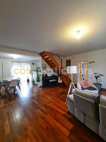 Vente
                Appartement102,45 m² - 5 Pièces -
                    DOLE (39100)