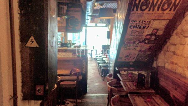 Bar atypique au coeur de Paris, fond de commerce à vendre.