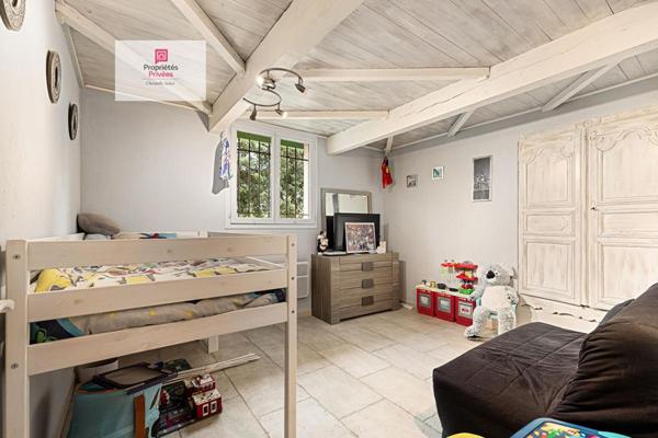 propriété de 7 pièces avec un chalet de 42 M2 avec piscine-lagon sur Tourrettes
