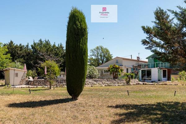 propriété de 7 pièces avec un chalet de 42 M2 avec piscine-lagon sur Tourrettes