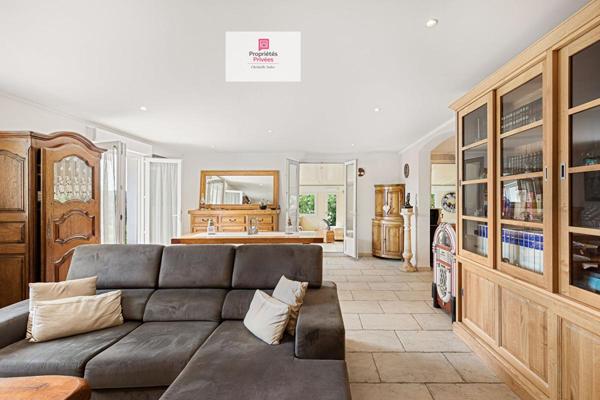 propriété de 7 pièces avec un chalet de 42 M2 avec piscine-lagon sur Tourrettes