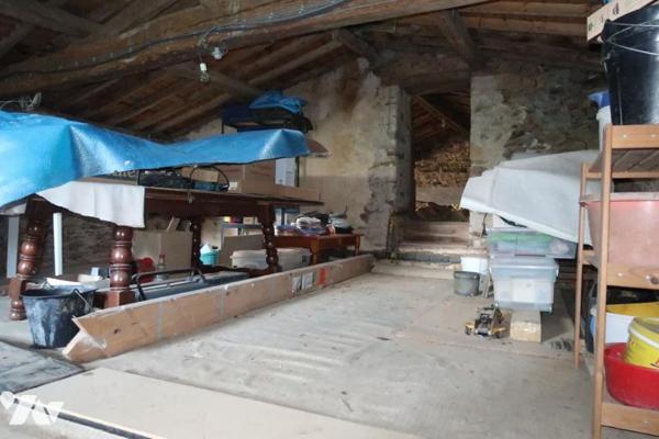 CHEFFOIS, EN CAMPAGNE, DANS UN SECTEUR CALME, MAISON D'HABITATION ANCIENNE A FINIR DE RENOVER.