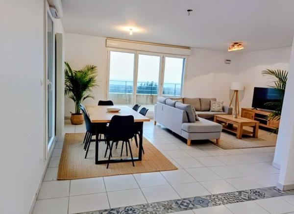 Dernier étage, parking, terrasse 70 m² vue étangs