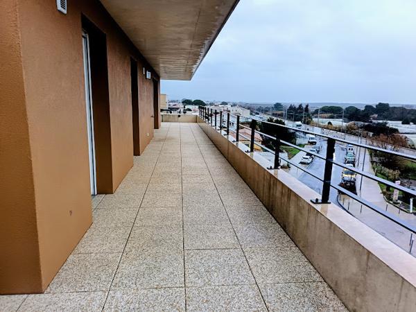 Dernier étage, parking, terrasse 70 m² vue étangs