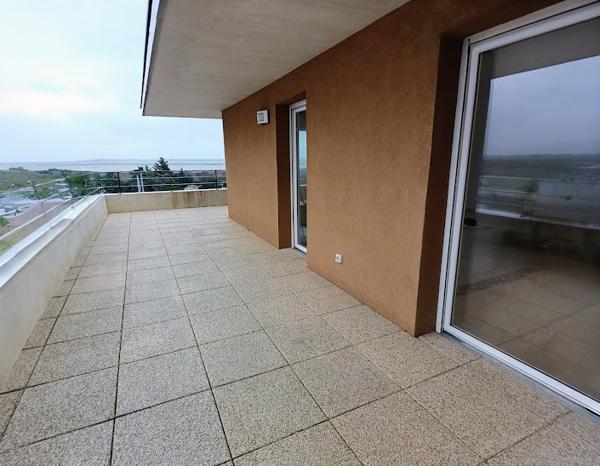 Dernier étage, parking, terrasse 70 m² vue étangs