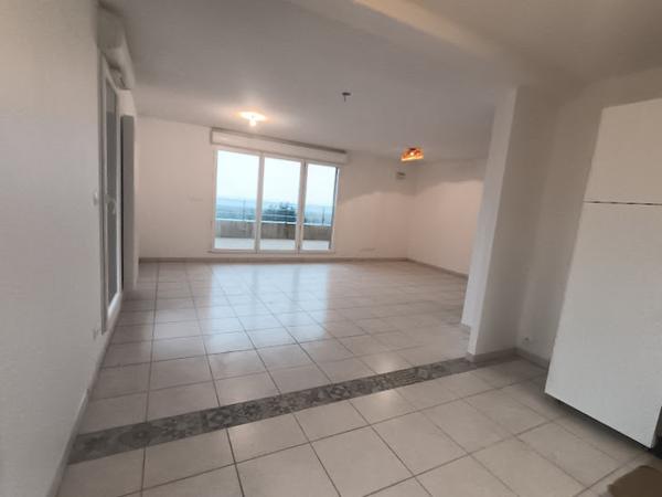 Dernier étage, parking, terrasse 70 m² vue étangs