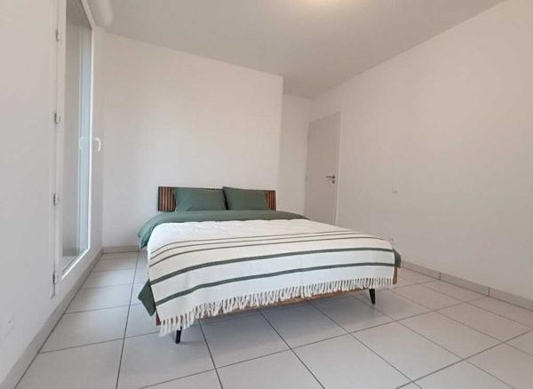 Dernier étage, parking, terrasse 70 m² vue étangs