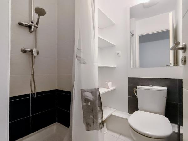 Dernier étage, parking, terrasse 70 m² vue étangs