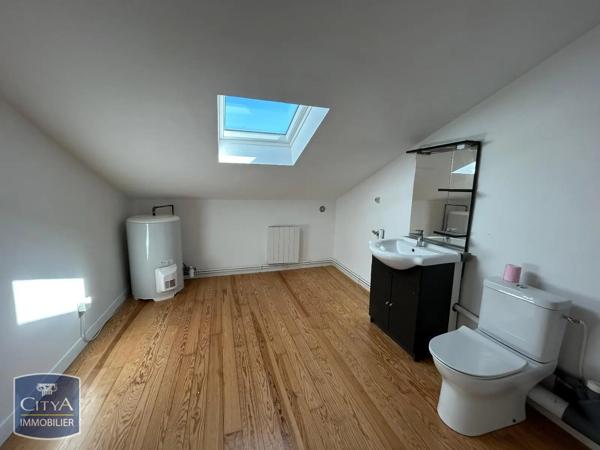 Appartement à louer 2 pièces 60.62m² Saint-Quentin (02100)