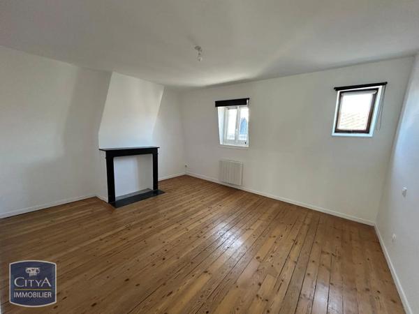 Appartement à louer 2 pièces 60.62m² Saint-Quentin (02100)