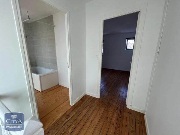 Appartement à louer 2 pièces 60.62m² Saint-Quentin (02100)