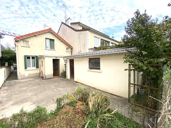 Maison Nanterre 4 pièce(s) 374 m2 470 000 € **  - Référence  15446