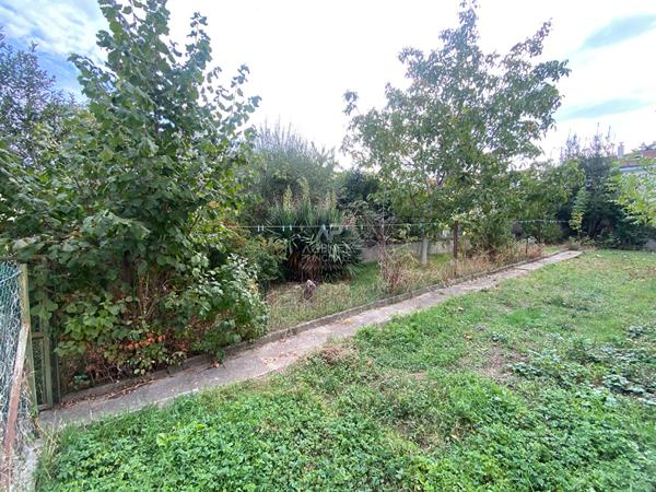 Maison Nanterre 4 pièce(s) 374 m2 470 000 € **  - Référence  15446