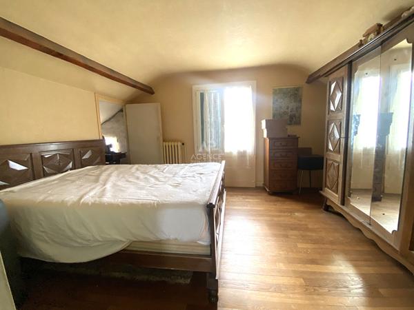 Maison Nanterre 4 pièce(s) 374 m2 470 000 € **  - Référence  15446