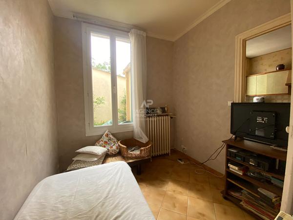 Maison Nanterre 4 pièce(s) 374 m2 470 000 € **  - Référence  15446