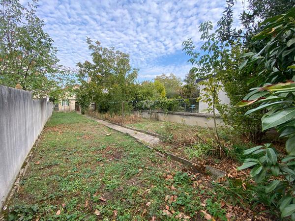 Maison Nanterre 4 pièce(s) 374 m2 470 000 € **  - Référence  15446