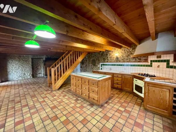 Ensemble immobilier en pierres