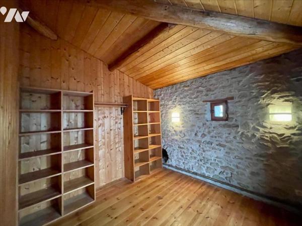 Ensemble immobilier en pierres