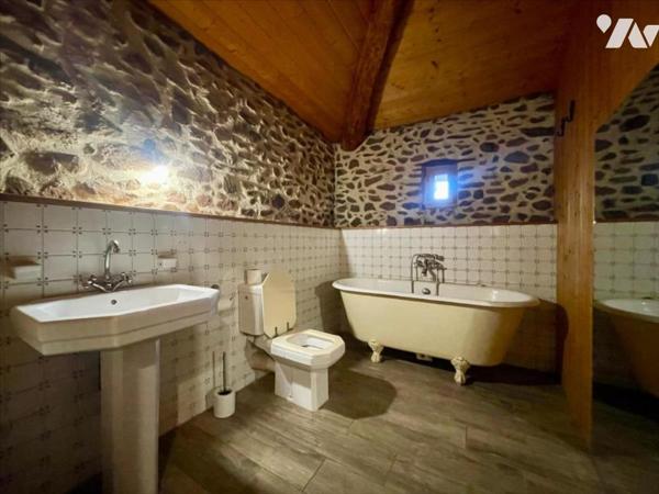 Ensemble immobilier en pierres