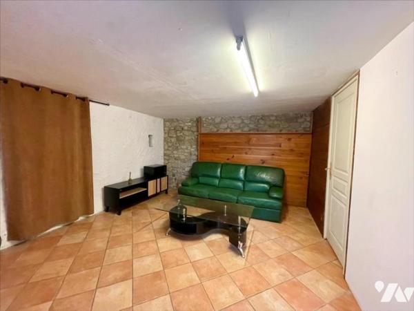 Ensemble immobilier en pierres