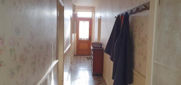 Dormans (51700) MAISON AVEC DEPENDANCES ET COUR