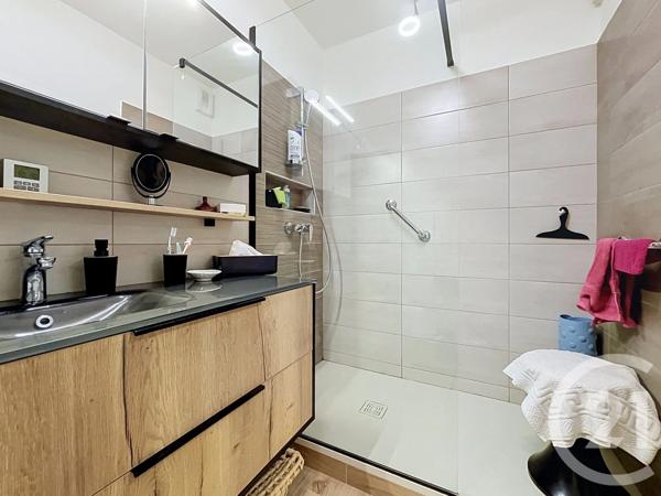 Appartement T5 à vendre  4 pièces - 98,15 m 2   BAGNOLS SUR CEZE  - 30