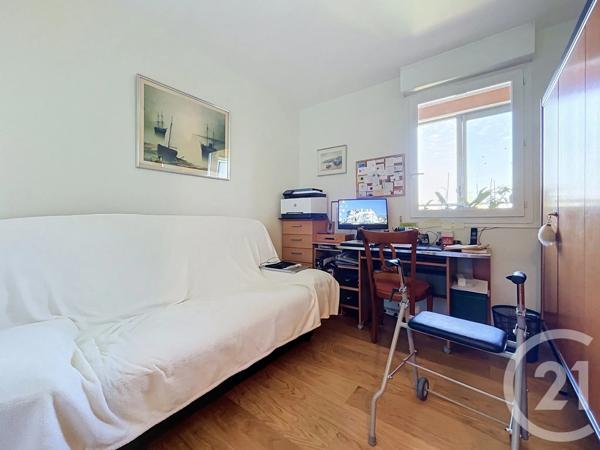Appartement T5 à vendre  4 pièces - 98,15 m 2   BAGNOLS SUR CEZE  - 30