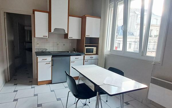 Appartement à louer    1 pièce • 32 m2 Saint-Quentin
