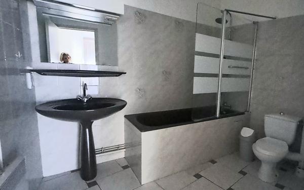 Appartement à louer    1 pièce • 32 m2 Saint-Quentin