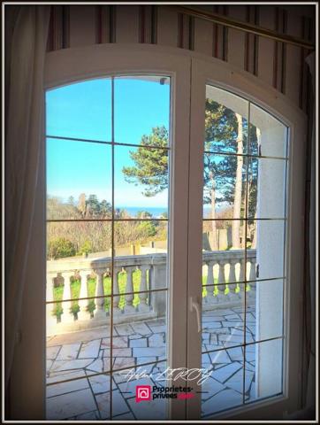 Maison familiale sur sous sol avec vue mer et jardin