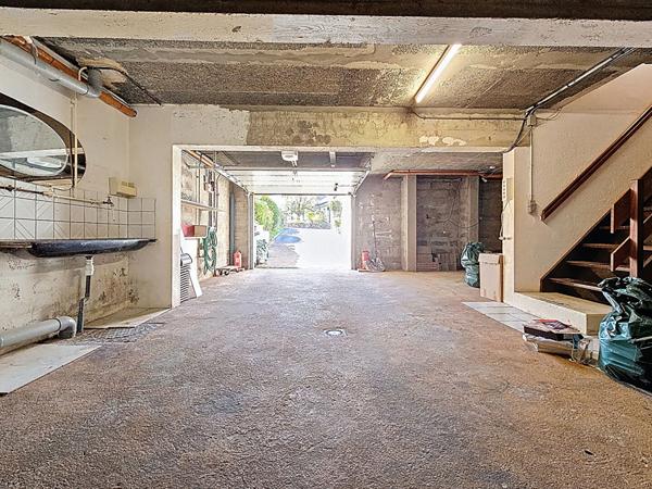 Maison indépendante dans un quartier calme _ 5 chambres _ lumineuse _ grand sous-sol _ grand garage _ jardin