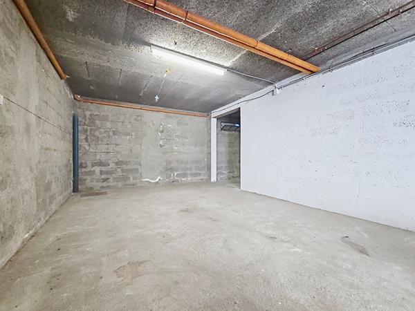 Maison indépendante dans un quartier calme _ 5 chambres _ lumineuse _ grand sous-sol _ grand garage _ jardin
