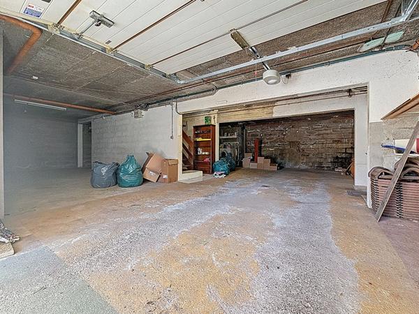 Maison indépendante dans un quartier calme _ 5 chambres _ lumineuse _ grand sous-sol _ grand garage _ jardin
