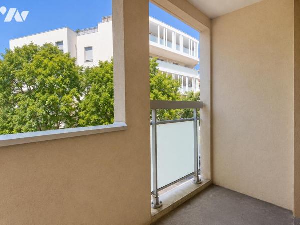 Grand T2 traversant de 60,59 m² avec balcon, cave et parking