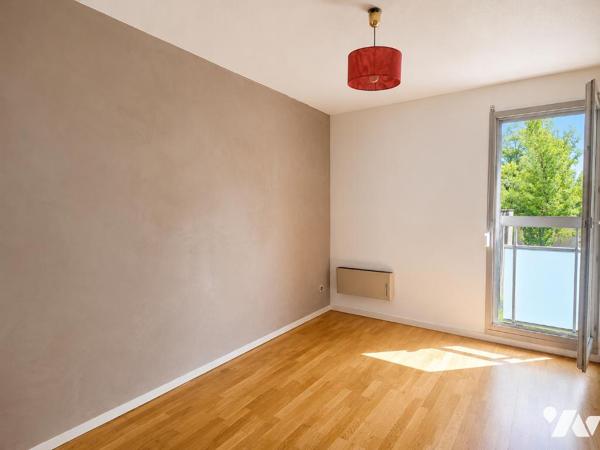 Grand T2 traversant de 60,59 m² avec balcon, cave et parking
