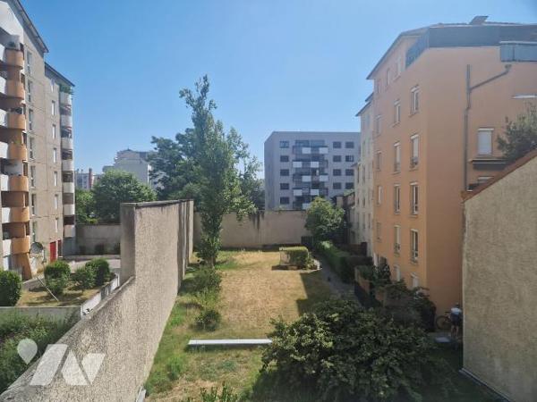 Grand T2 traversant de 60,59 m² avec balcon, cave et parking