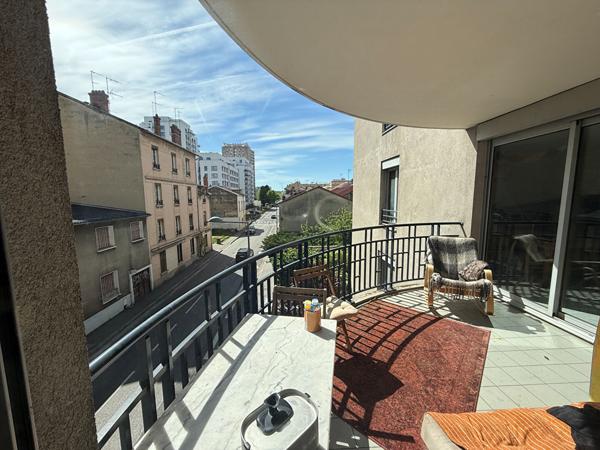 Appartement T3 Villeurbanne Gratte ciel, balcon à vivre, cuisine équipée, rénové, possibilité garage, DPE C