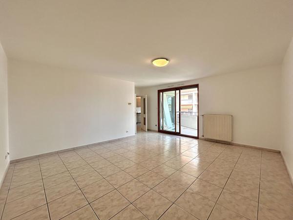 Appartement T3 Villeurbanne Gratte ciel, balcon à vivre, cuisine équipée, rénové, possibilité garage, DPE C