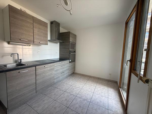 Appartement T3 Villeurbanne Gratte ciel, balcon à vivre, cuisine équipée, rénové, possibilité garage, DPE C