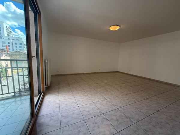 Appartement T3 Villeurbanne Gratte ciel, balcon à vivre, cuisine équipée, rénové, possibilité garage, DPE C