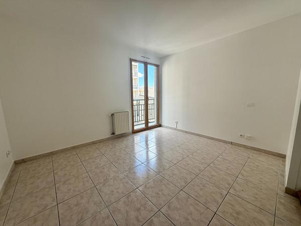 Appartement T3 Villeurbanne Gratte ciel, balcon à vivre, cuisine équipée, rénové, possibilité garage, DPE C