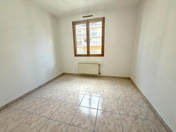 Appartement T3 Villeurbanne Gratte ciel, balcon à vivre, cuisine équipée, rénové, possibilité garage, DPE C