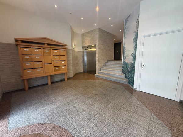Appartement T3 Villeurbanne Gratte ciel, balcon à vivre, cuisine équipée, rénové, possibilité garage, DPE C