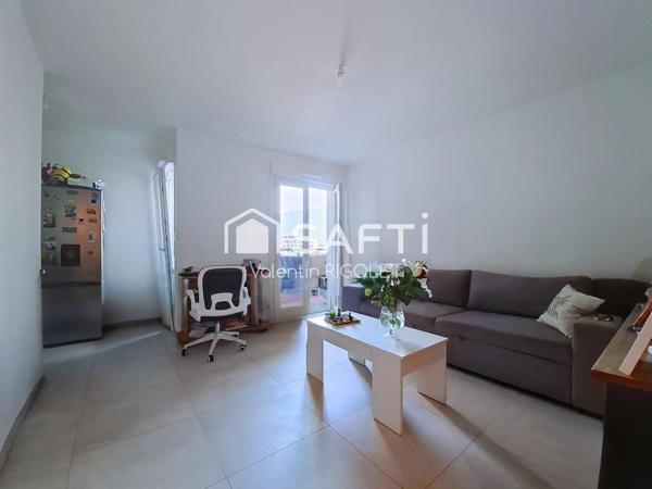 Grand Studio 30 m², Balcon - Locataire en place.