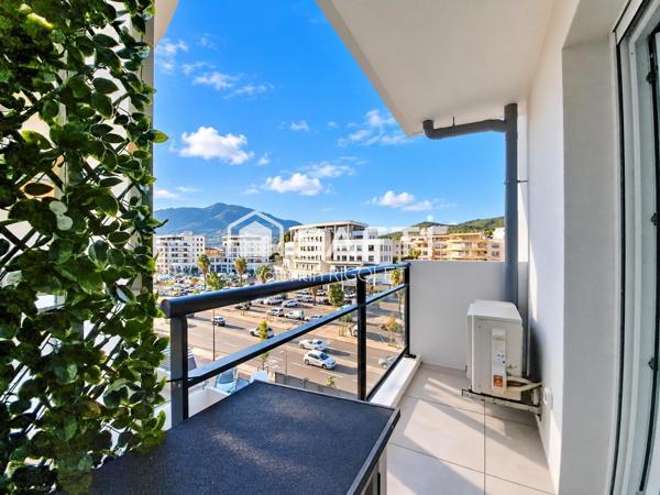 Grand Studio 30 m², Balcon - Locataire en place.