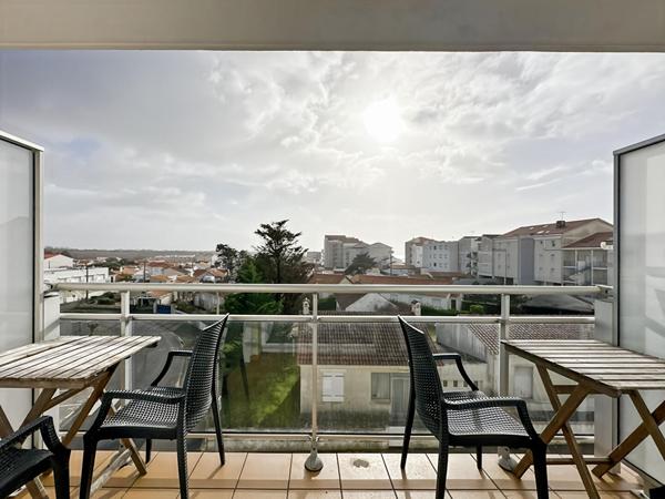 Studio mezzanine rénové - vue latérale sur l'océan