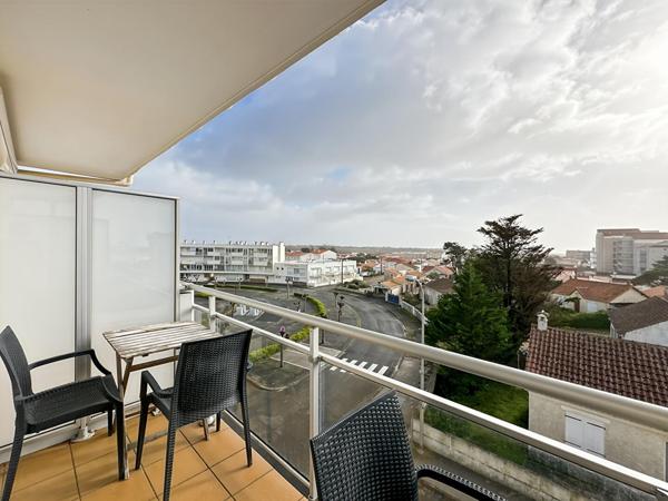 Studio mezzanine rénové - vue latérale sur l'océan